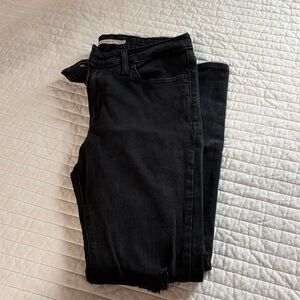 Levi's Women's Black Skinny Jeans 711 distressed